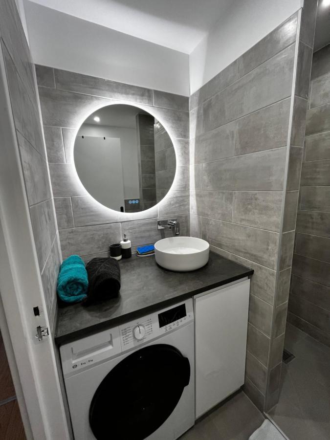 Tour Eiffel-montparnasse Joli Studio Apartment
