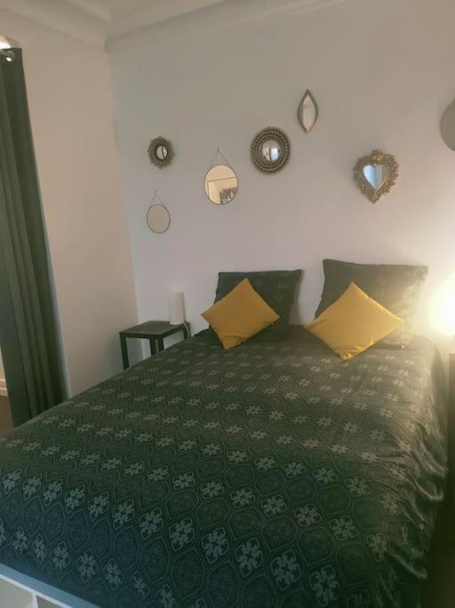 Apartment Les Abbesses Paris