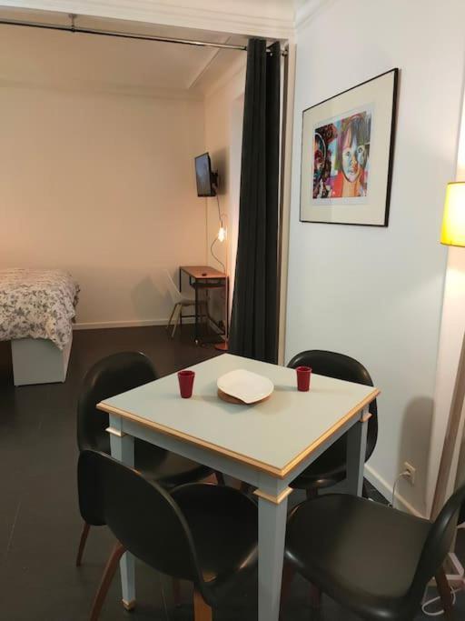 Les Abbesses Apartment Paris