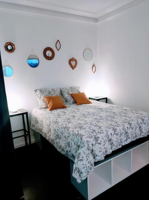 Les Abbesses Apartment Paris