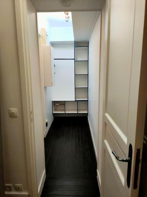 Les Abbesses Apartment