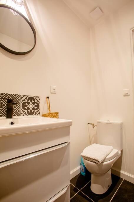 Quiet Apartment, Lively Area,next To Eiffel Tower. Appartamento