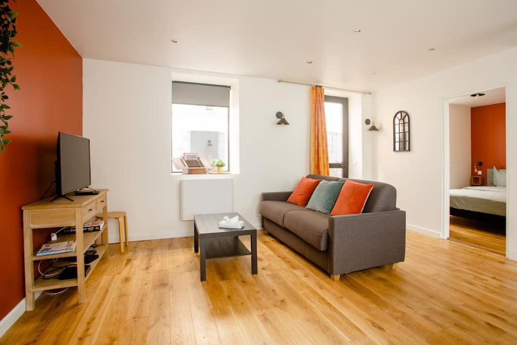 Appartamento Quiet Apartment, Lively Area,next To Eiffel Tower. Parigi