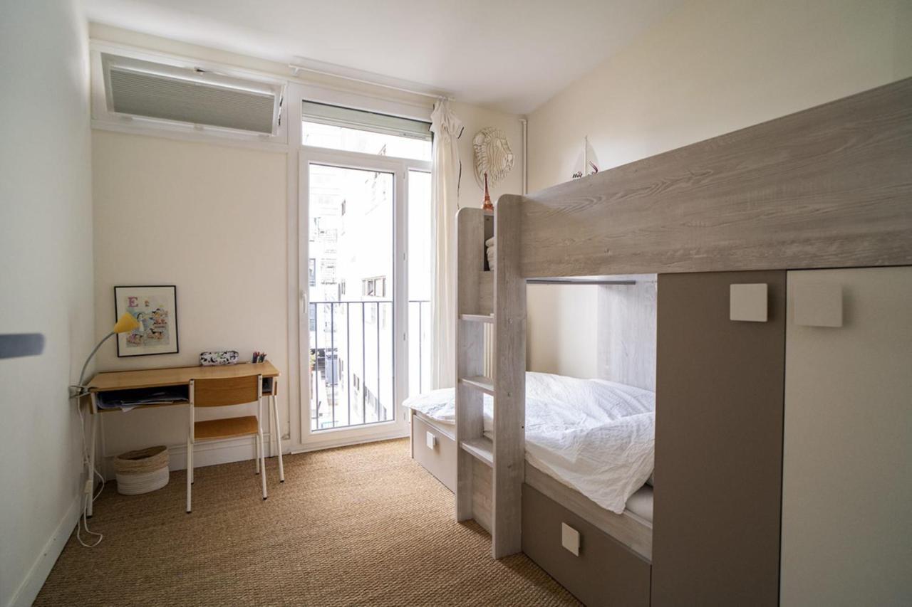 Spacious With View Of The Eiffel Tower