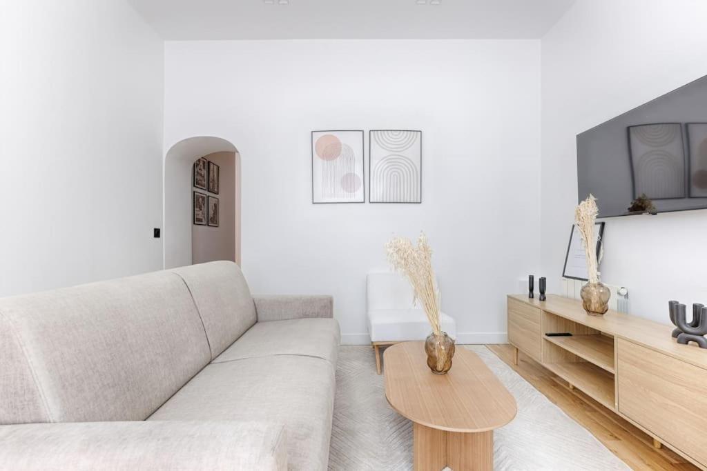 Apartment Zen & Luxury 2br Flat - Eiffel Tower Paris