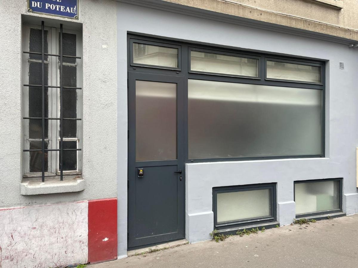 Proche Des Celebres Puces De 4p * Paris