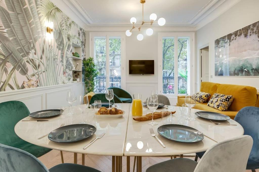 Bright And Gorgeous Flat In The Heart Of Apartment *