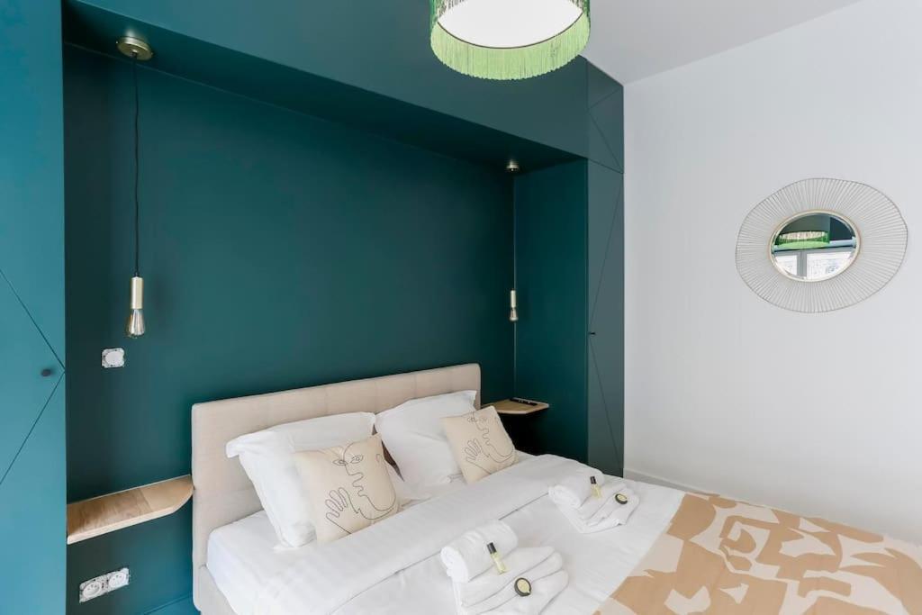 Modern 2 Bedrooms Near Louvre Apartment *