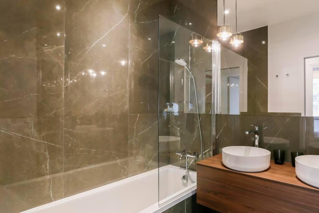 Apartment Modern 2 Bedrooms Near Louvre Paris