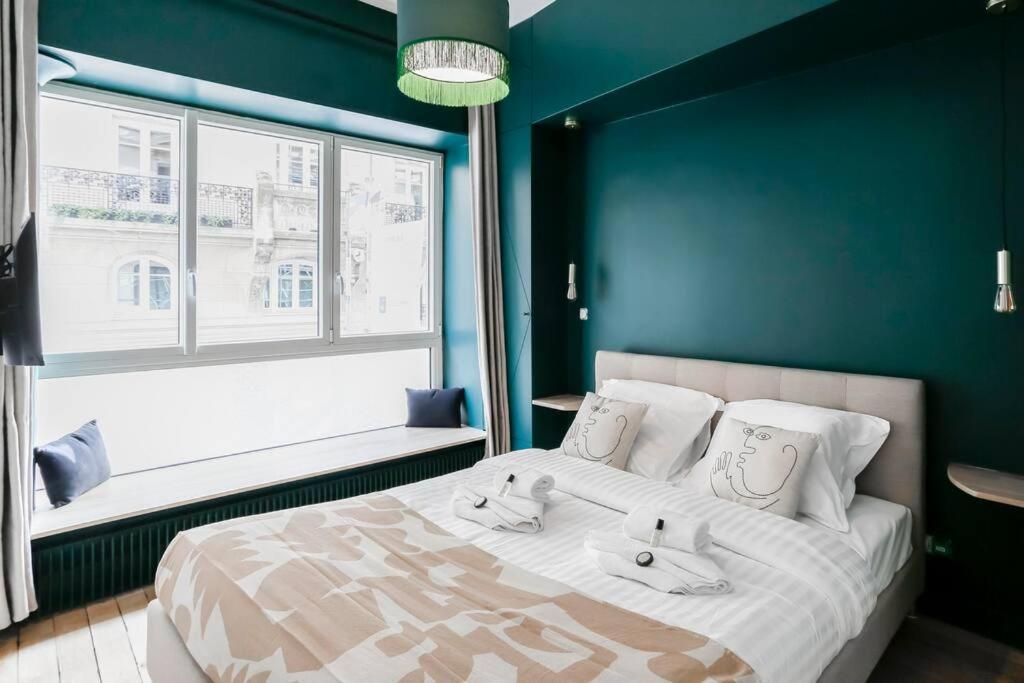 Modern 2 Bedrooms Near Louvre Apartment *
