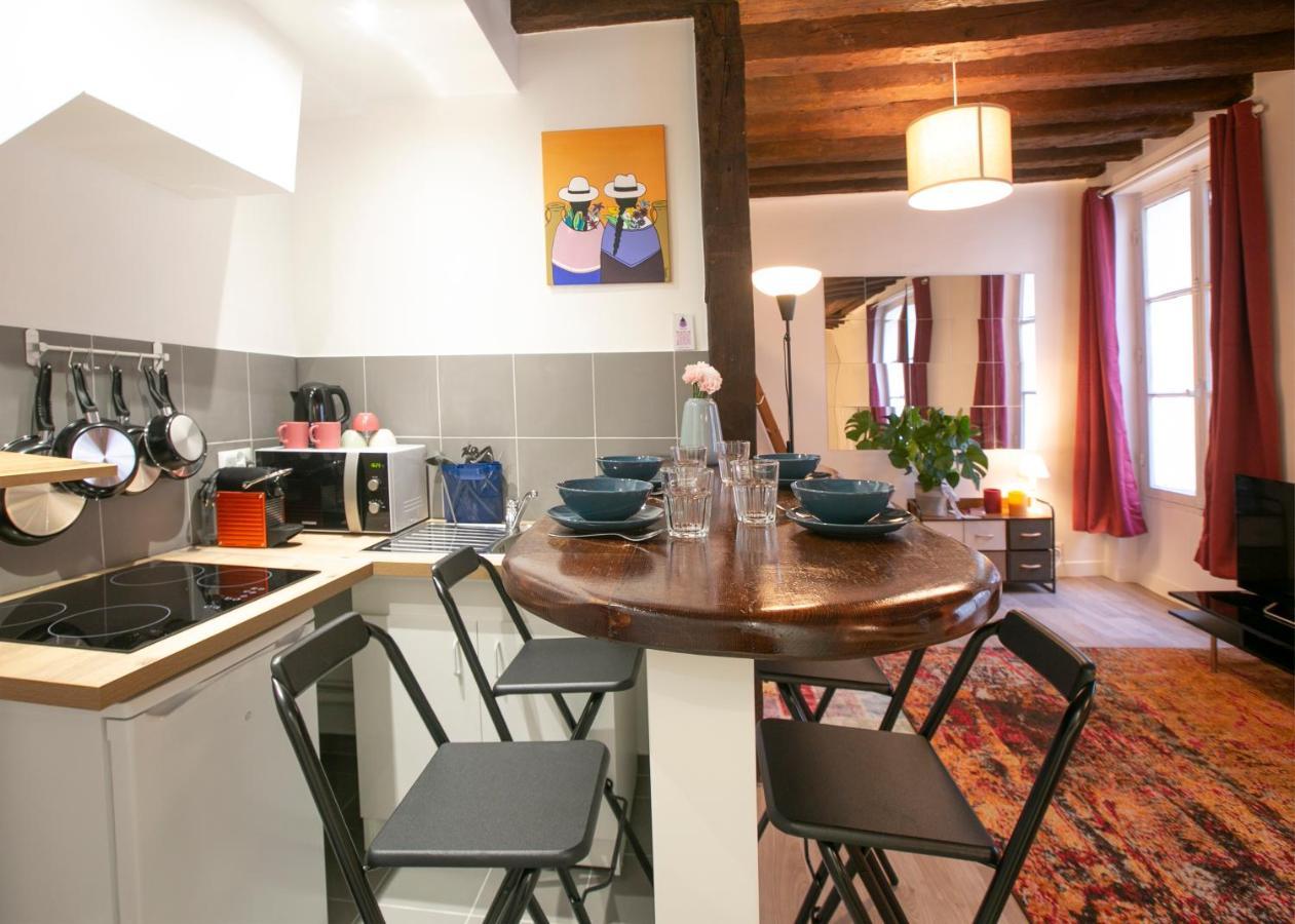 Authentic In Center Of Parisian Marais Appartamento *