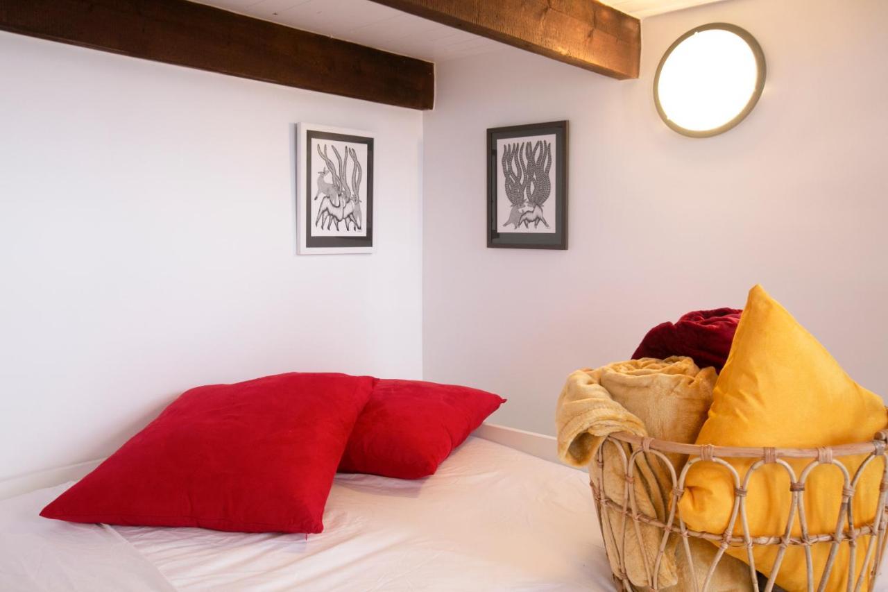 Authentic In Center Of Parisian Marais Appartamento