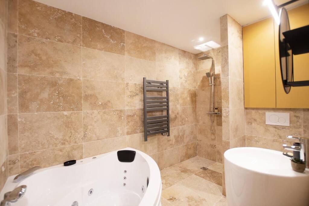 Luxury W/ Jacuzzi - Rex / Montorgueil Appartamento