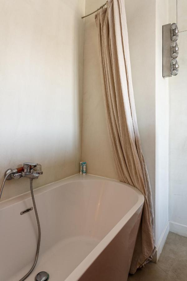 A So Parisian Cocoon * Parigi