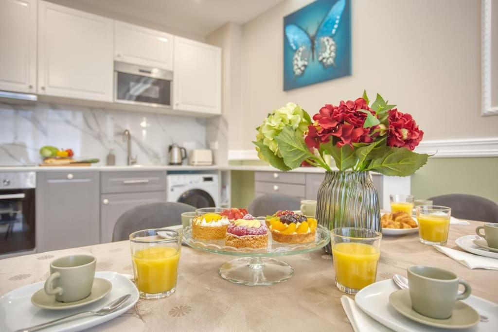 Apartment Charming New 2 Bedrooms With Aircon Paris