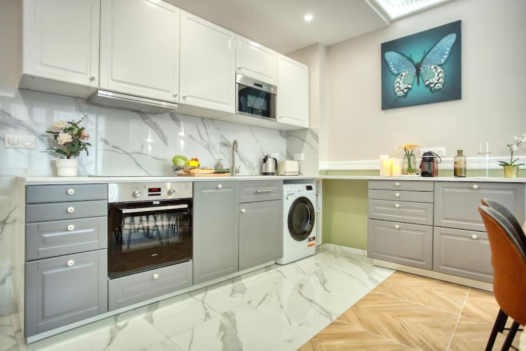 Charming New 2 Bedrooms With Aircon Paris