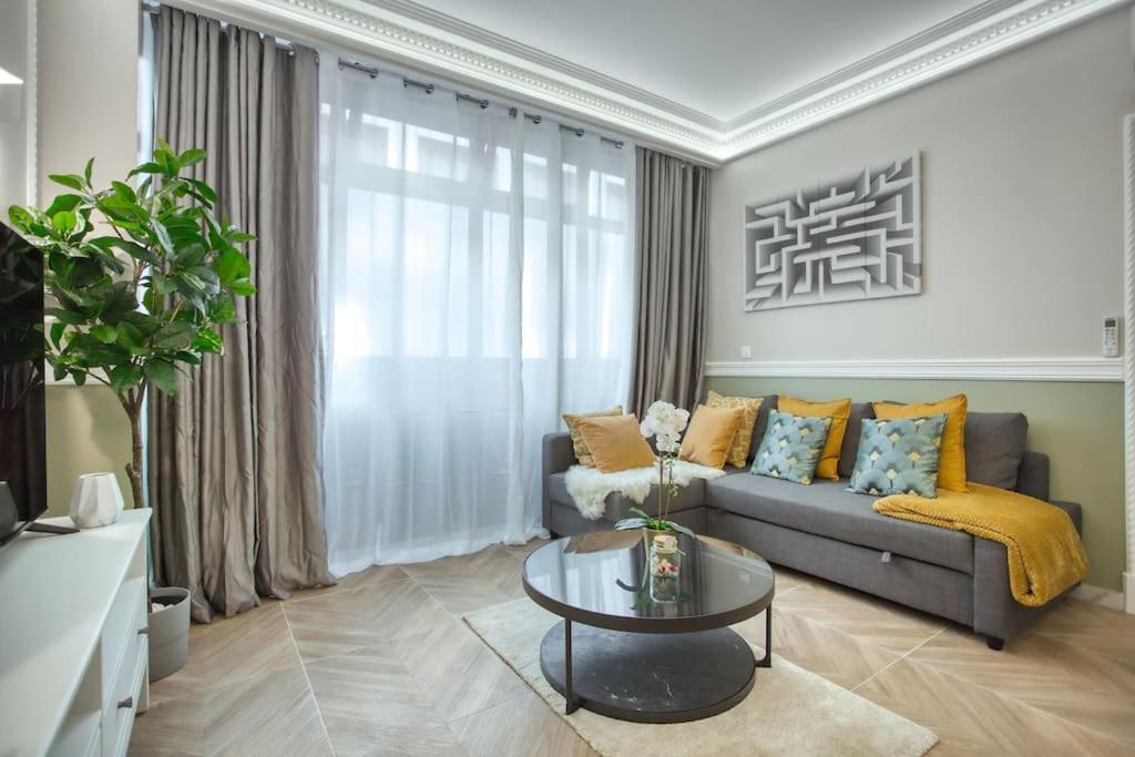 Apartment Charming New 2 Bedrooms With Aircon *