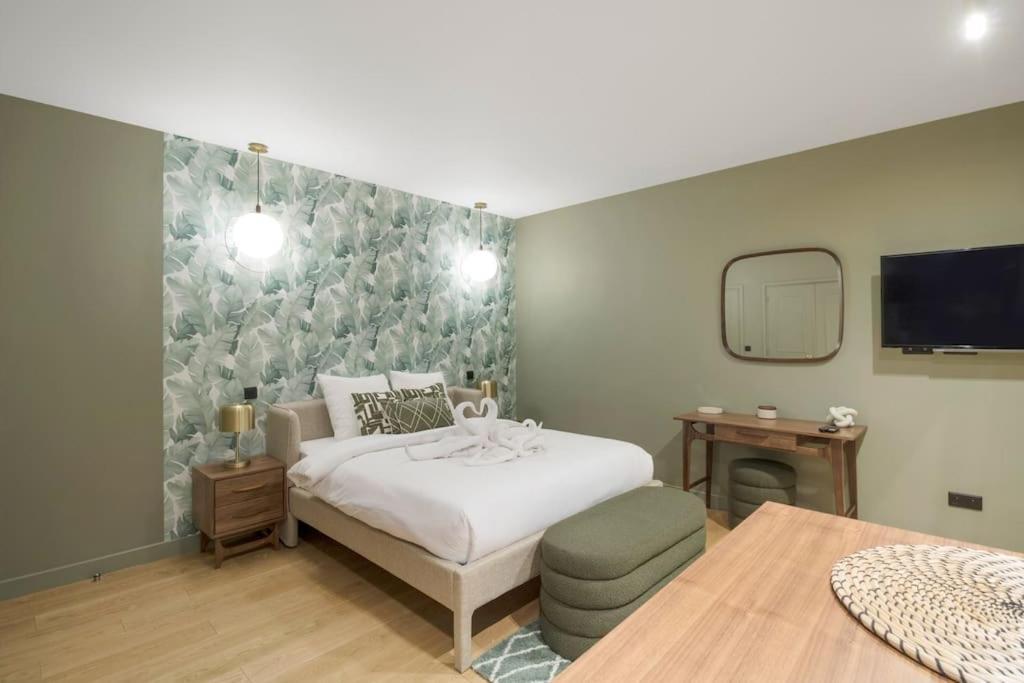 81g. New Renovated Invalides Effeiltower Apartment