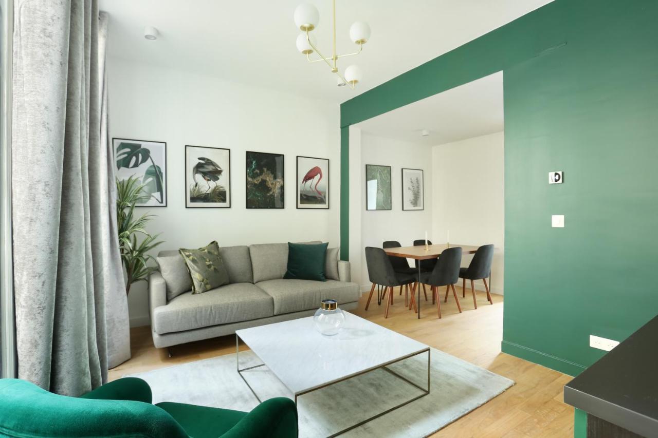 Center Of By Prestige Apartment *