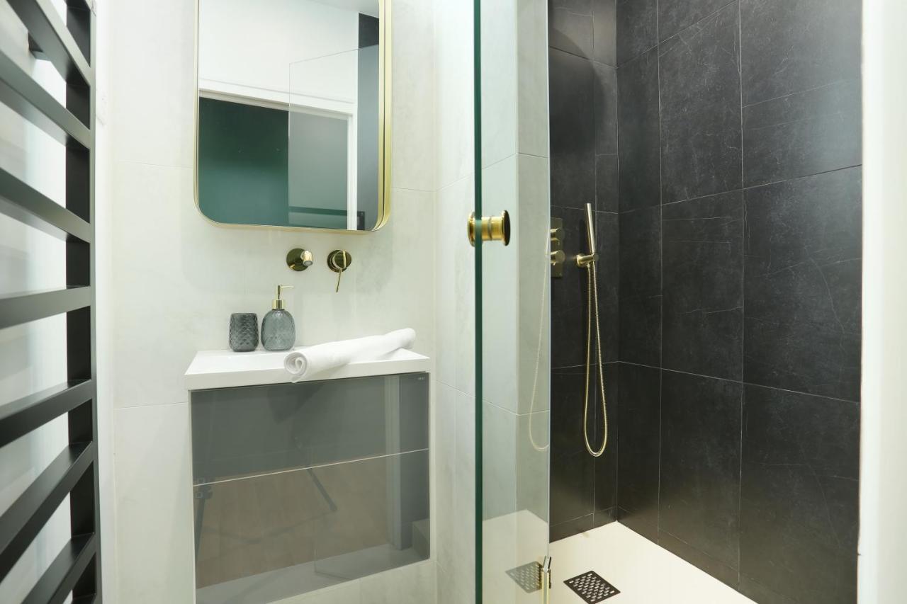 Apartment Center Of By Prestige Paris