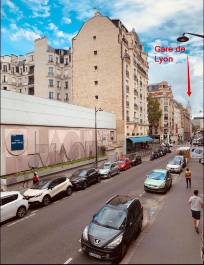 Parisian Style Private With Shared Bathroom Near Bastille And Gare De Lyon Paris