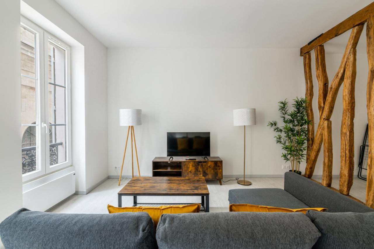 Luxurious 2 Bedroom Avenue Des Champs-elysees Saint-philippe Du Roule Free Netflix Appartamento