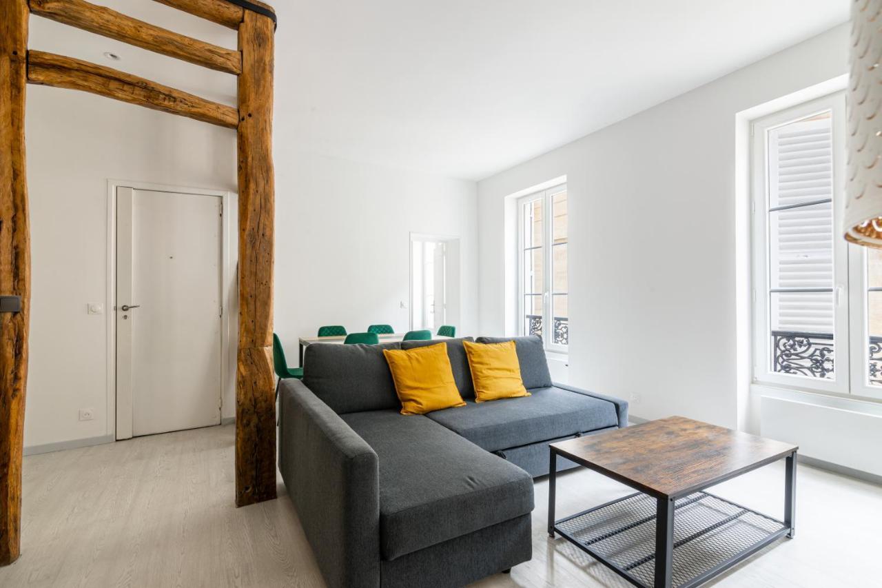 Luxurious 2 Bedroom Avenue Des Champs-elysees Saint-philippe Du Roule Free Netflix