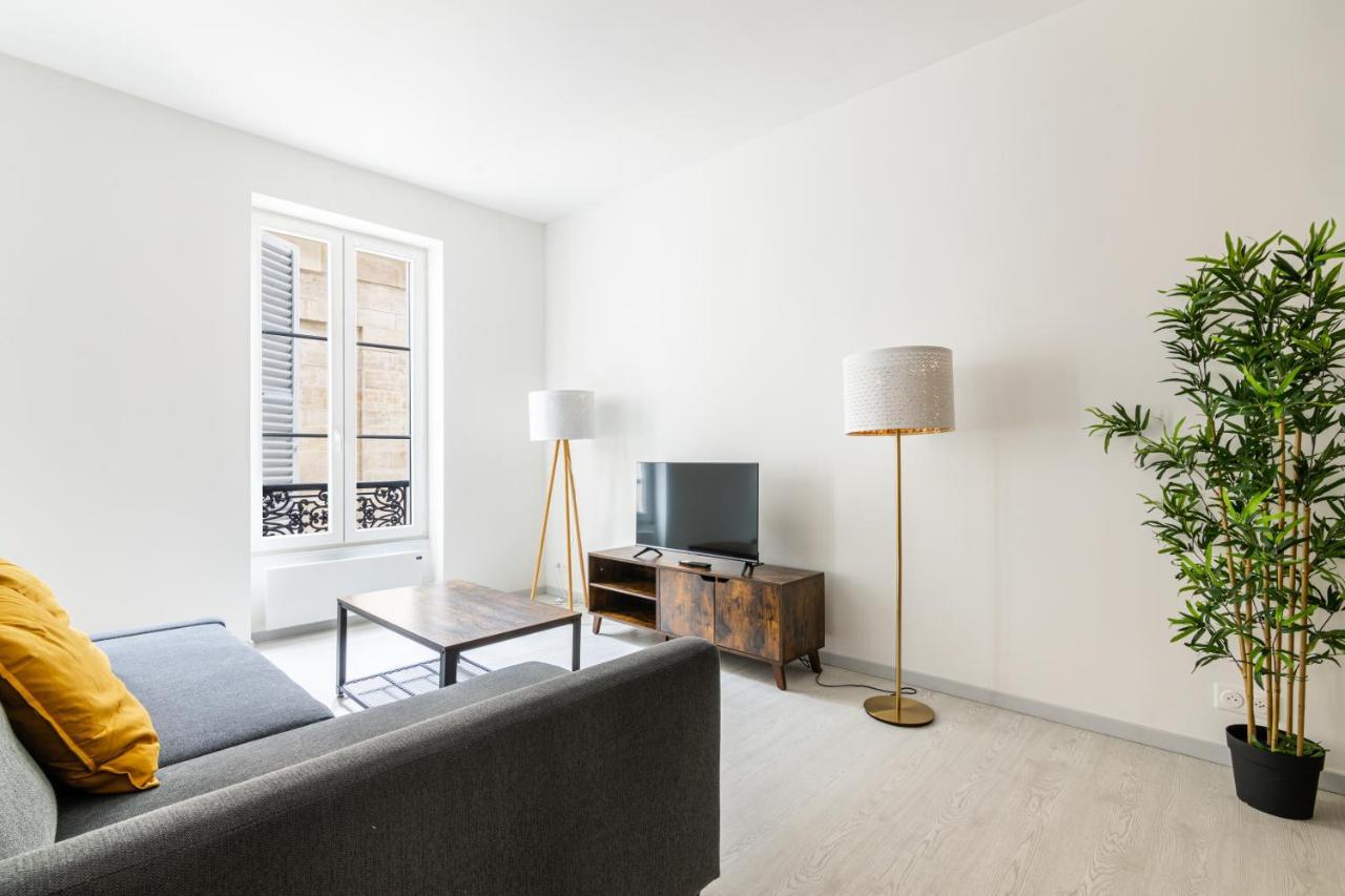 Luxurious 2 Bedroom Avenue Des Champs-elysees Saint-philippe Du Roule Free Netflix Parigi