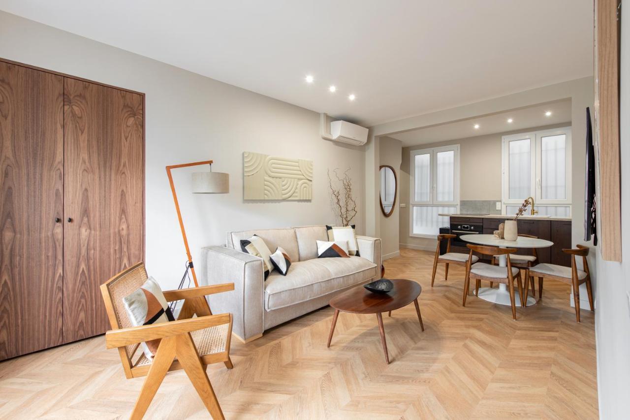 The New Suites, Centre