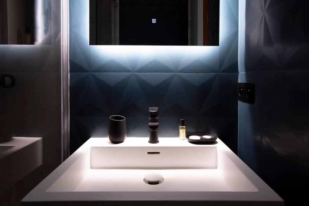 Chic & Fully-equipped In Le Marais *