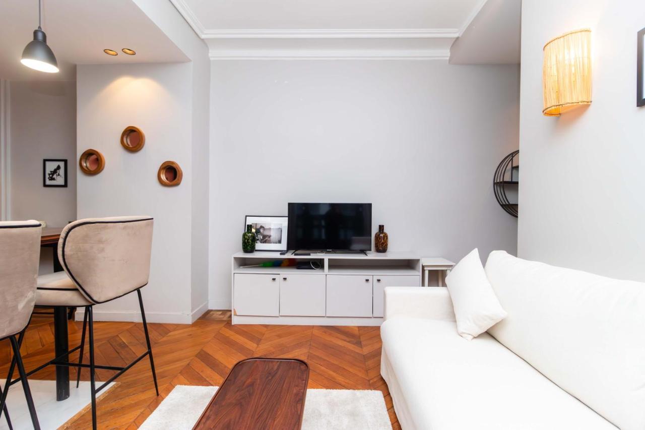 Apartment Center Of By Prestige Paris