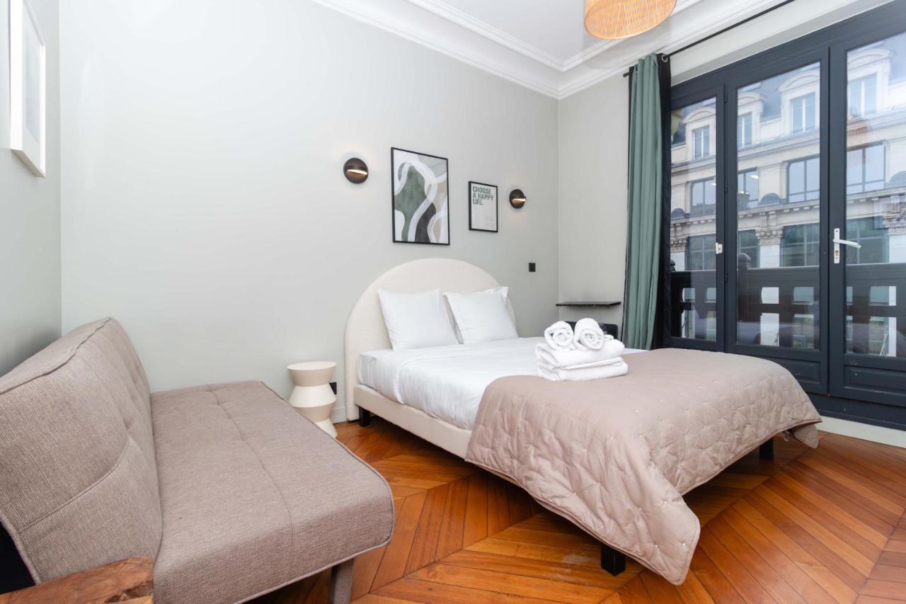 Apartment Center Of By Prestige Paris