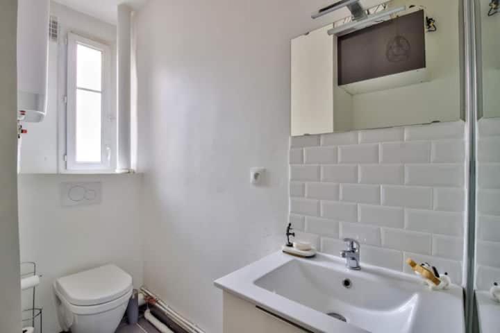Flat Near Porte Clignancourt Metro Station Appartamento Parigi
