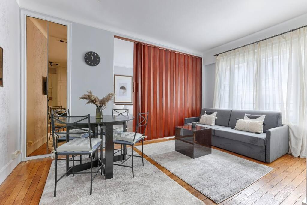 Matignon Saint-honore : Magnifique 1br * Parigi