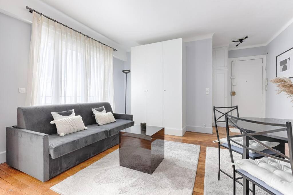 Matignon Saint-honore : Magnifique 1br Appartamento Parigi