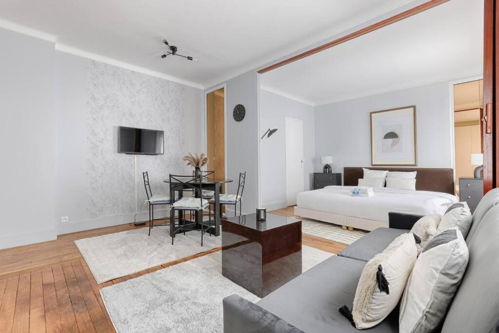 Matignon Saint-honore : Magnifique 1br Appartamento Parigi