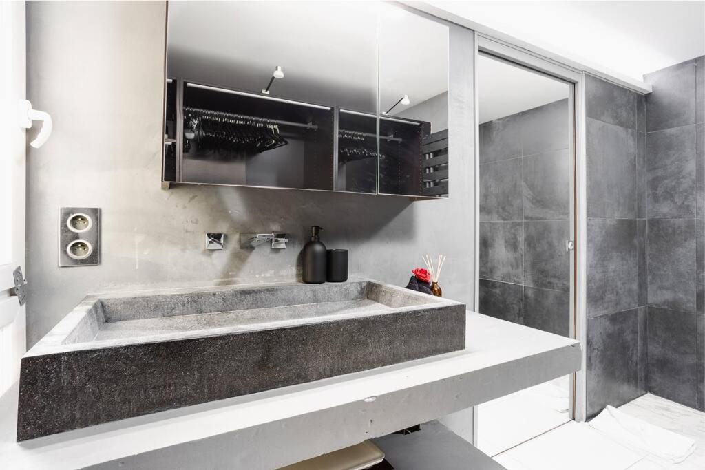 Modern Loft In Center! *