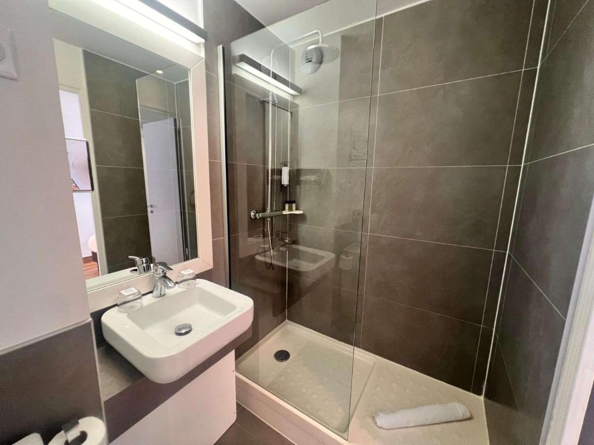 Western Le Montparnasse 3* Parigi