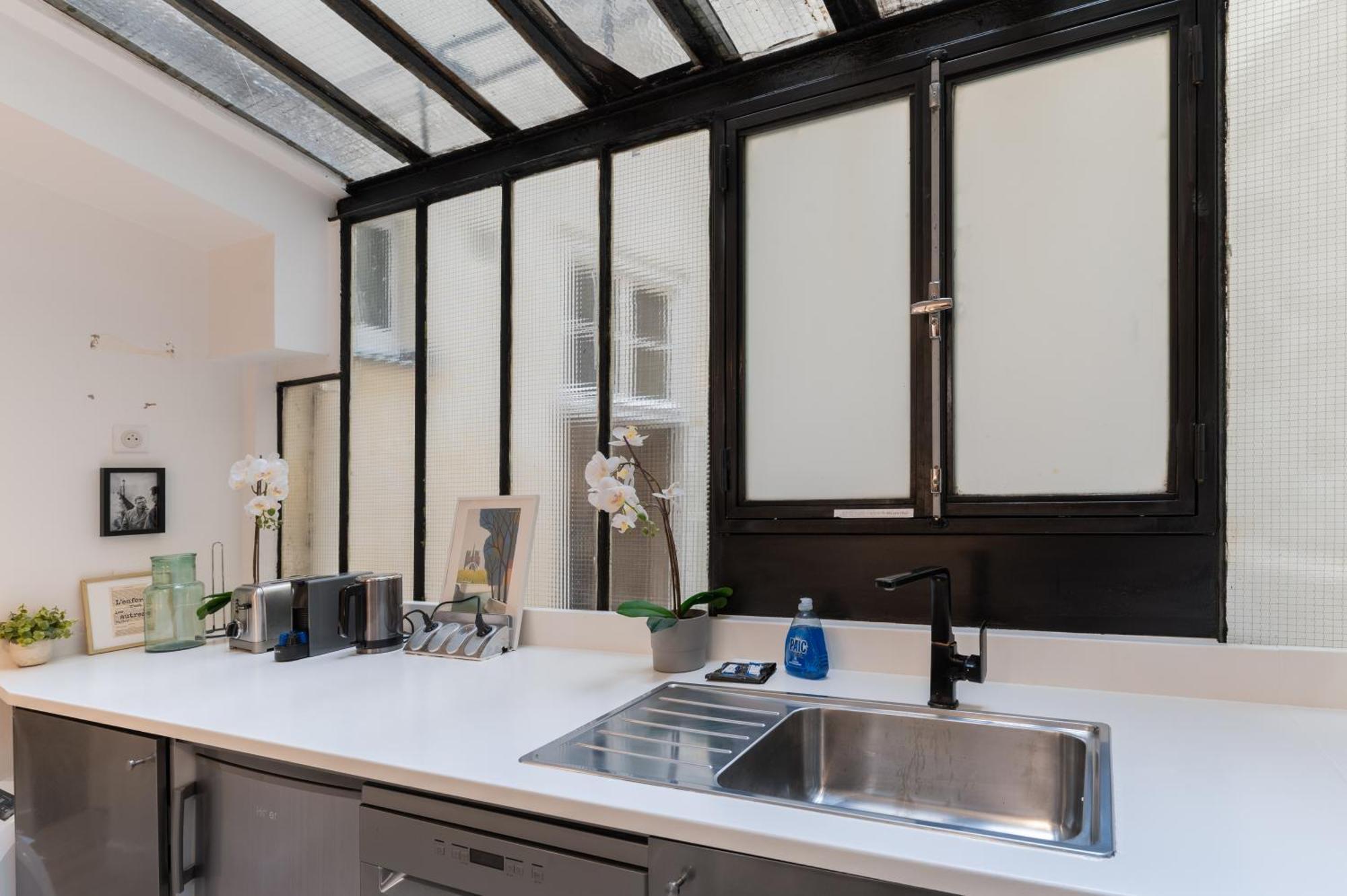 Apartment St Germain Sartre Chicsuites Paris