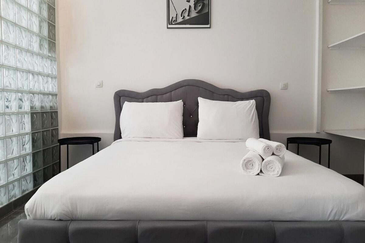 Apartment Sweet In Montmartre