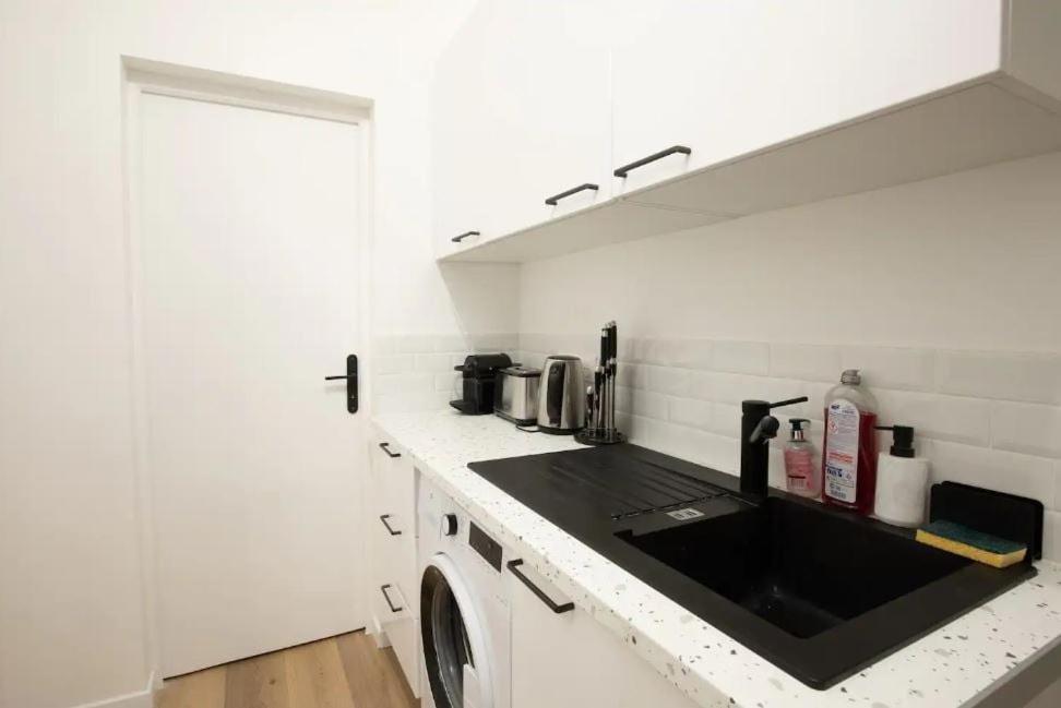 Demaistre Refurbished Close To Sacré Coeur 4p Parigi