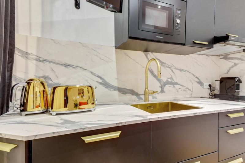 211 Yves Saint Laurent - Superb Appartamento *