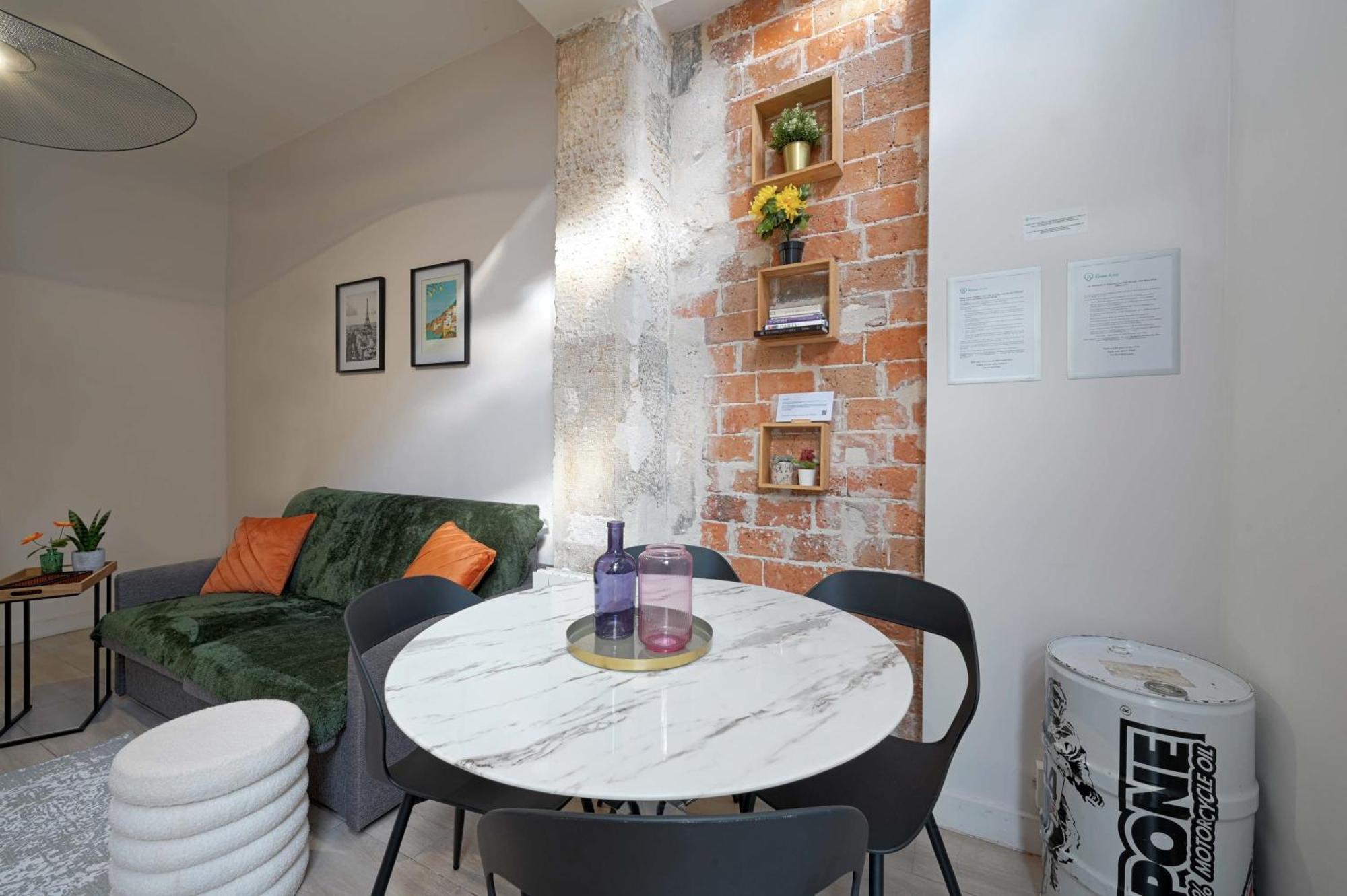 2 Bed Modern Fully Furnish Flat,close To Buttes Chaumon Park Appartamento *