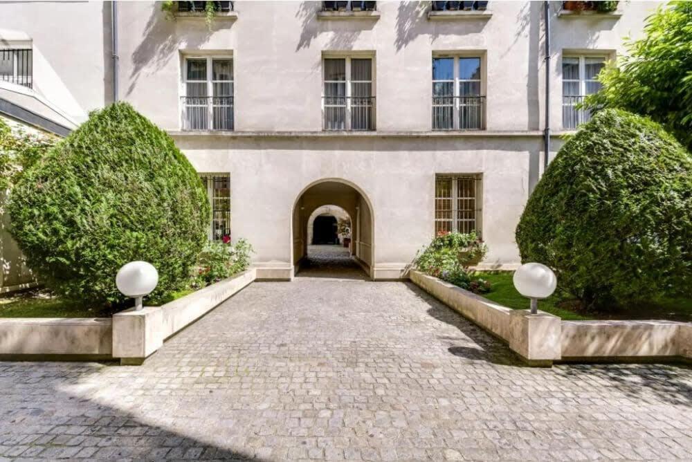 Modern And Eclectic 3bd Duplex In Le Marais! Appartamento Parigi