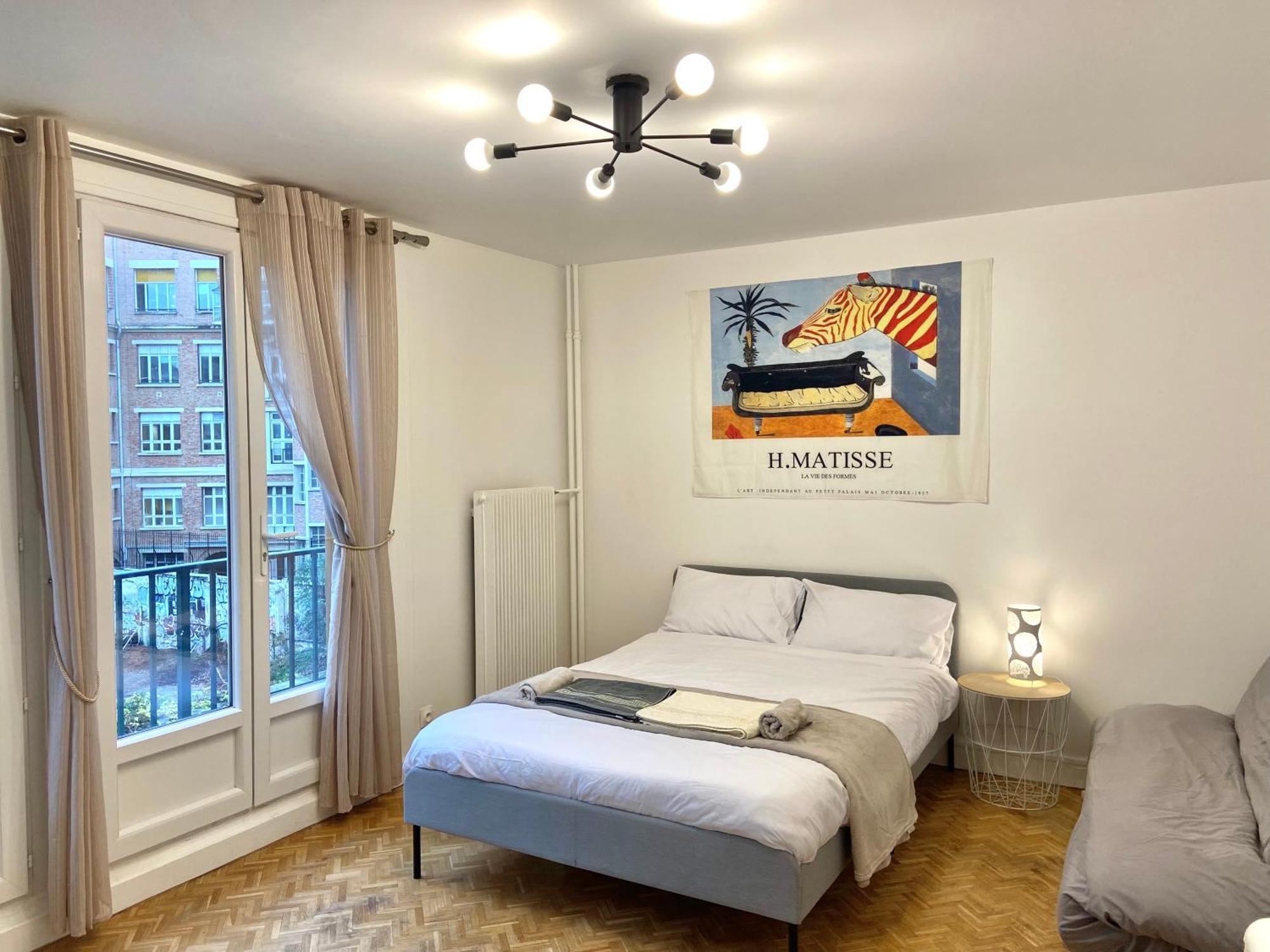 Paris: Agreable Chambre D'un Grand Artiste Parigi