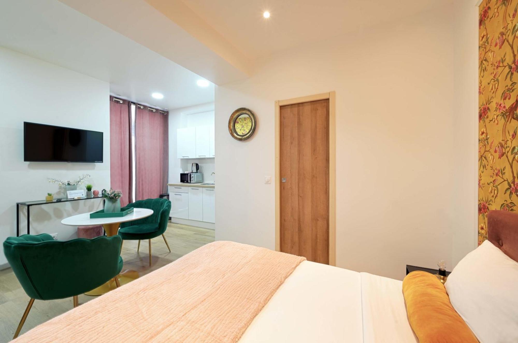 Modern Renovated Studio With A Touch Of Gilded Glamour Central Apartment Paris