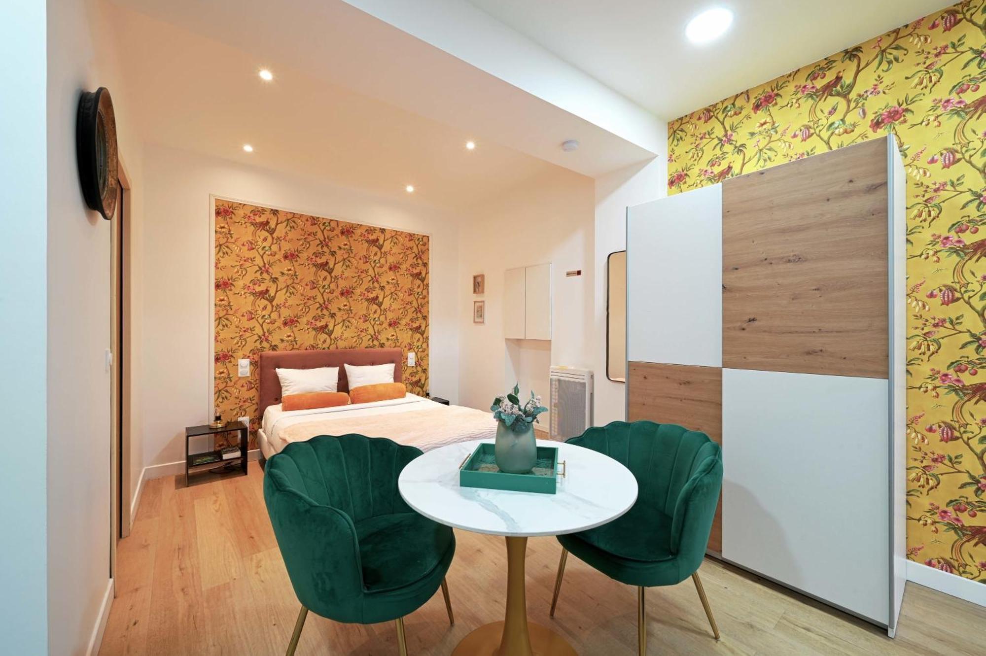 Modern Renovated Studio With A Touch Of Gilded Glamour Central *