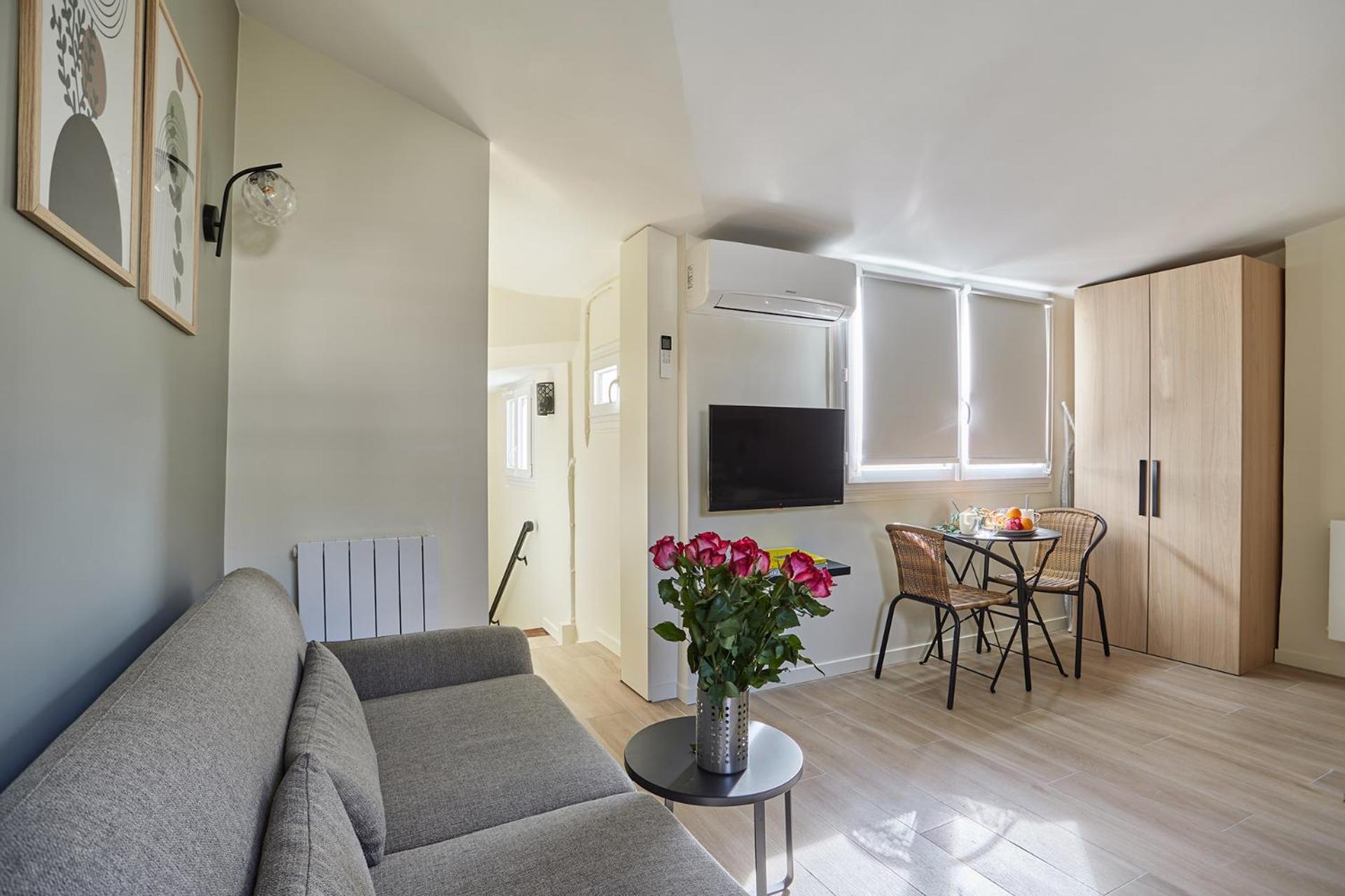 Center Of By Prestige * Parigi