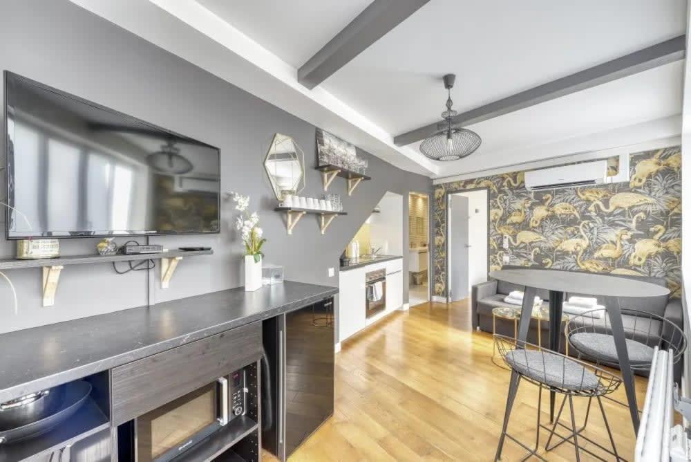 Montmartre Cozy And Bright 1bd With Terrace Parigi