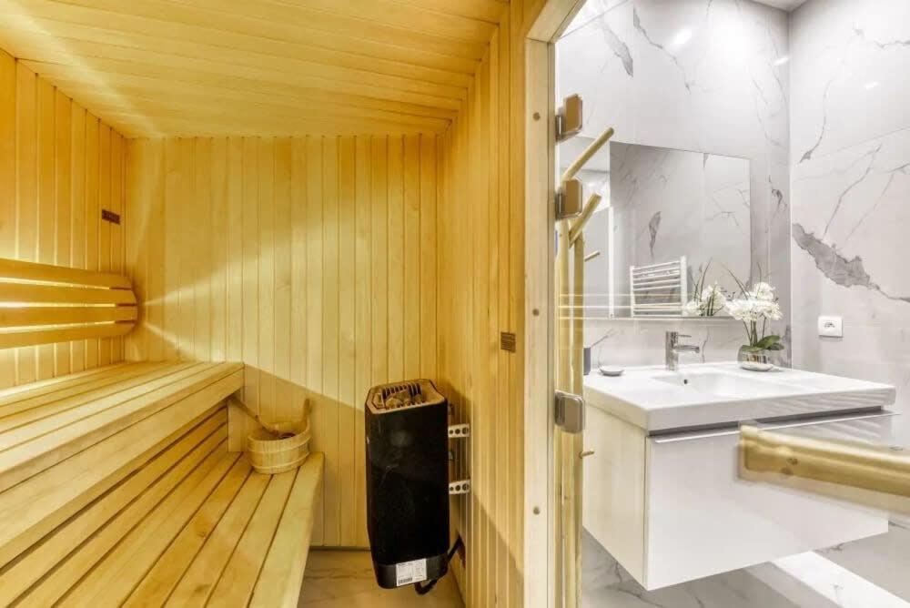 Sacre-coeur Modern 4bd With Sauna For 10 Guests! *